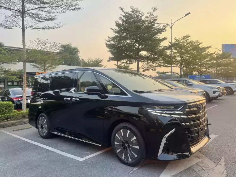 Thông số kỹ thuật Toyota Alphard 2024.