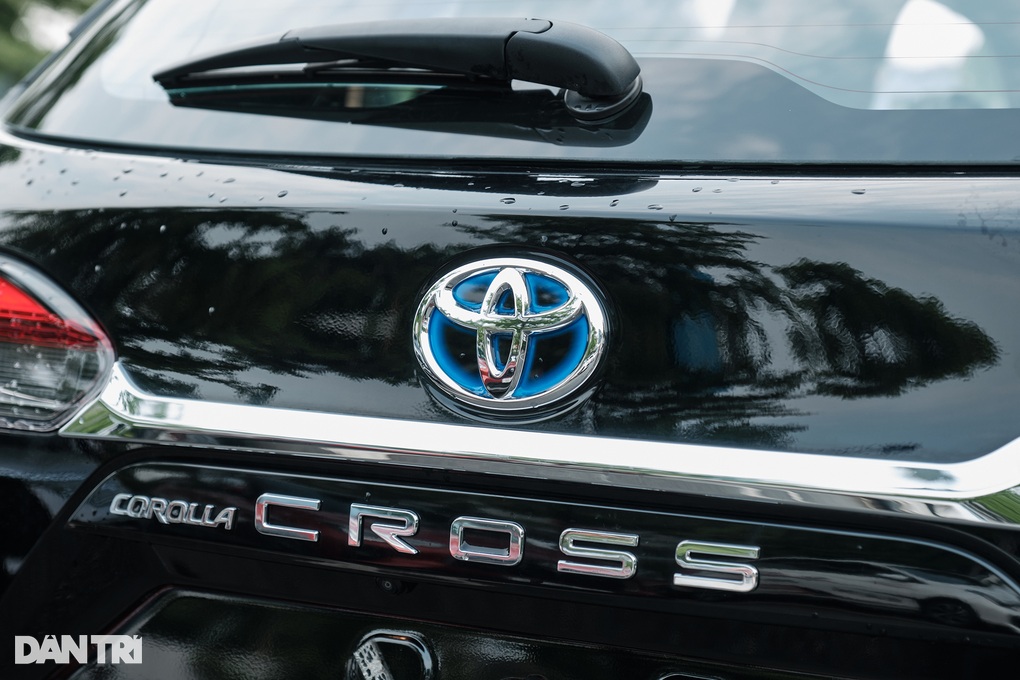 Ngoài động cơ, hai phiên bản của Toyota Corolla Cross 2024 có gì khác? - 7