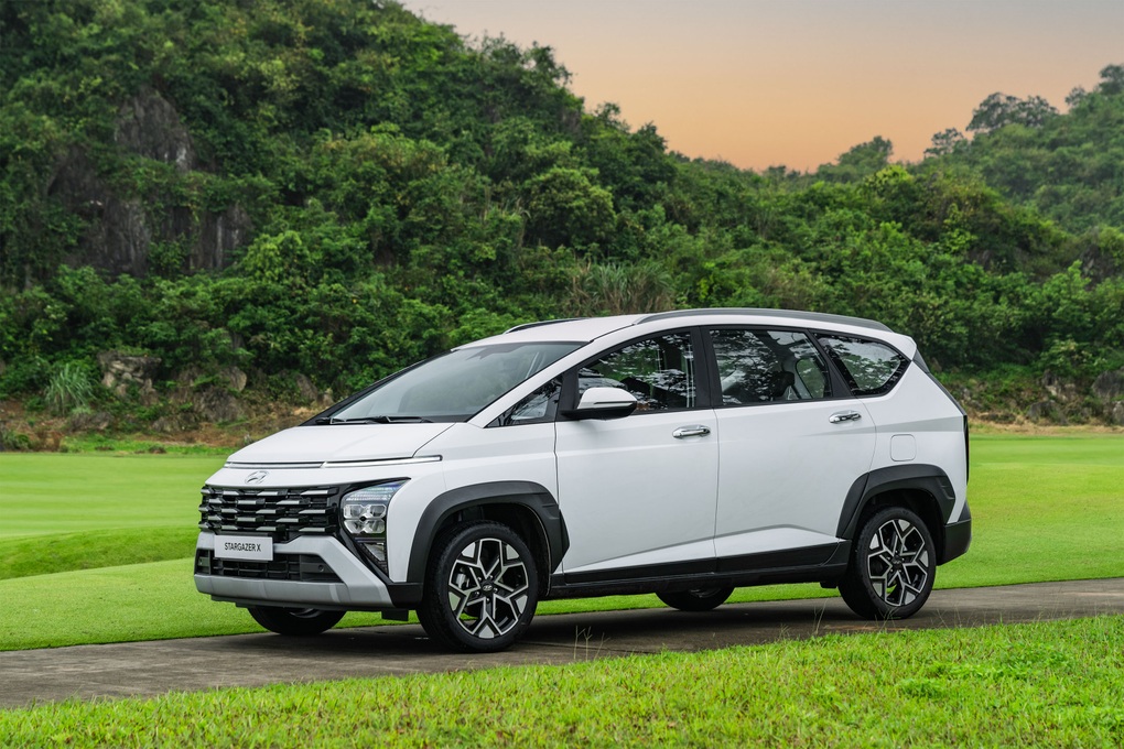 Cùng tầm tiền, chọn Hyundai Stargazer X hay Mitsubishi Xpander? - 1