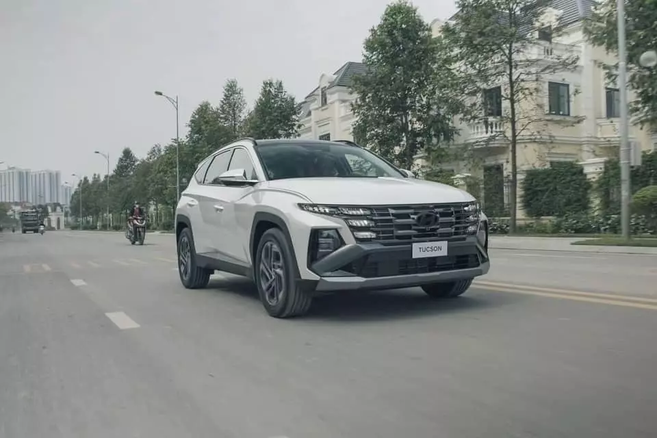 Hyundai Tucson 2024 xuất hiện không che chắn trên đường phố Việt Nam, ngày ra mắt đang đến gần.